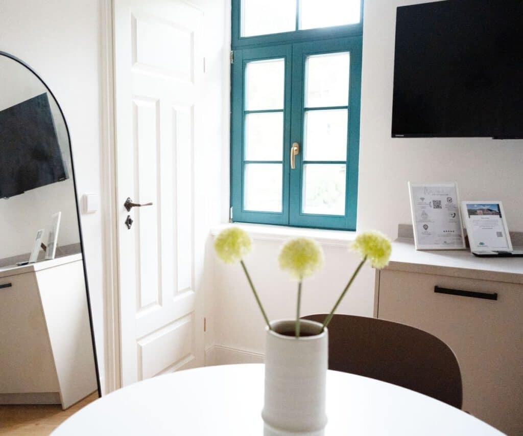 Königsgleis Apartment 5 Bad Wildbad Tisch