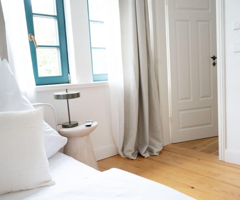 Königsgleis Apartment 5 Bad Wildbad Schlafzimmer Durchgang